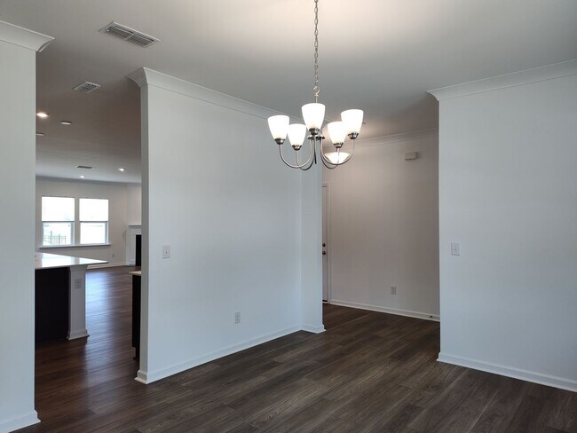 Building Photo - Move-in Ready home Located in The Parkside...