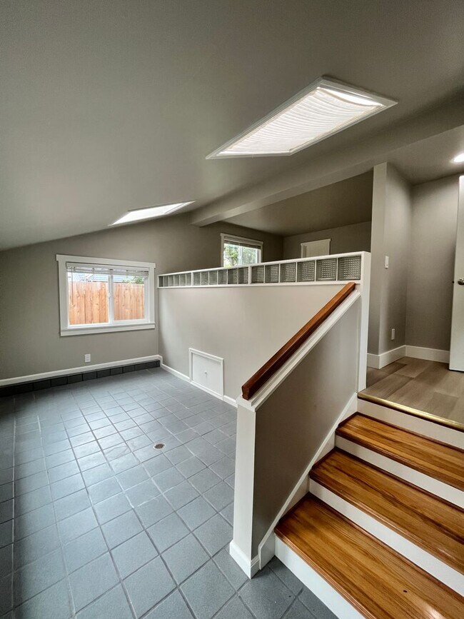 Building Photo - 1410 SE River Forest Rd