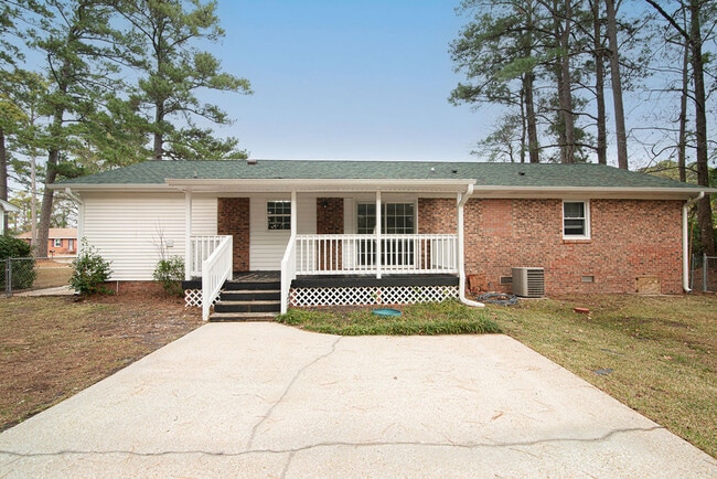 Building Photo - 203 Pineview Rd