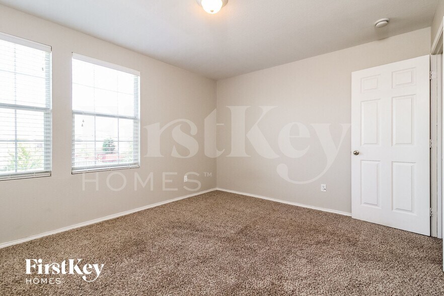 Building Photo - 1636 Grassy View Dr