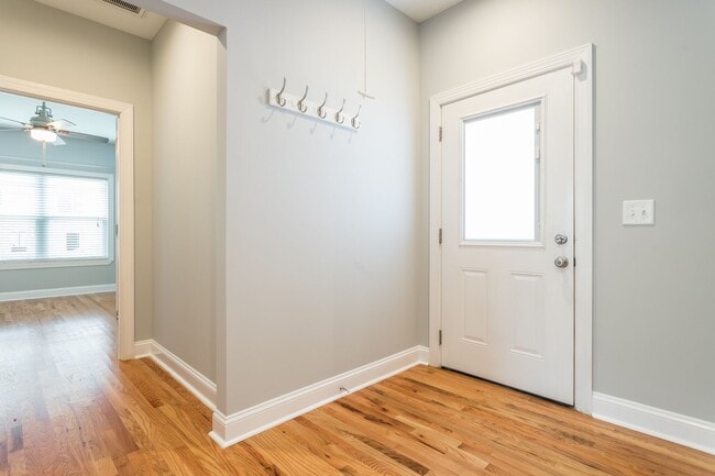 Building Photo - Stunning 3BD, 2.5BA Downtown Raleigh Home with a Fenced Yard