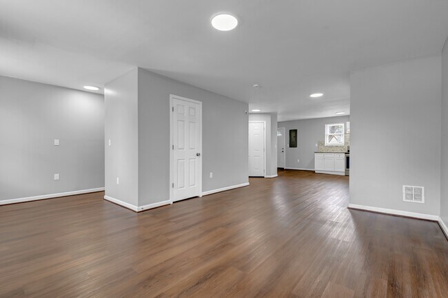 Building Photo - 2103 Chelsea Terrace