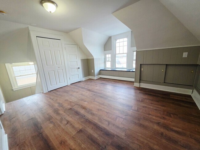 Building Photo - 20 Walnut St