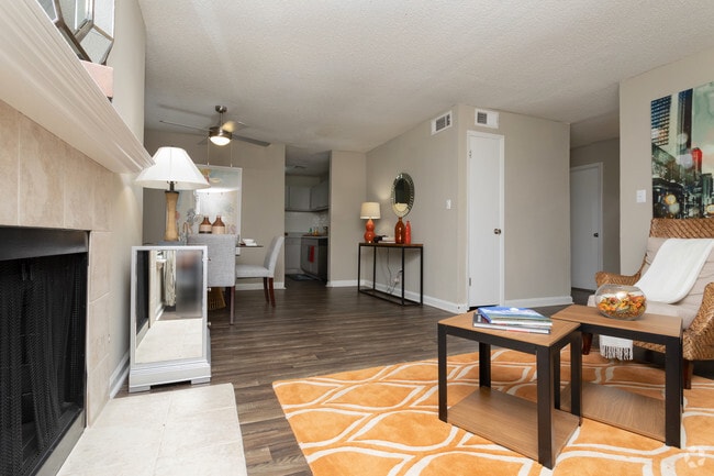 2BR, 1BA - 850SF - 555 Mansell