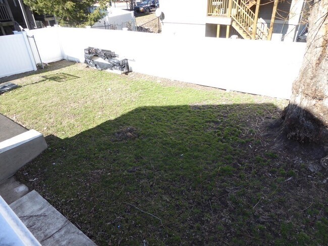 Building Photo - 61 Baxter St