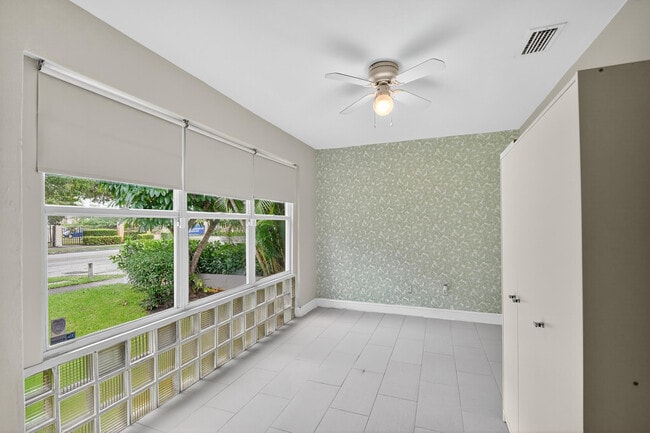Building Photo - 2817 Poinsettia Ave