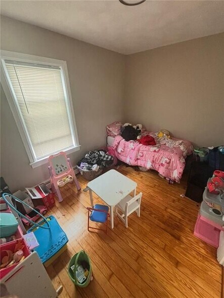 Building Photo - 100 Vandewater St