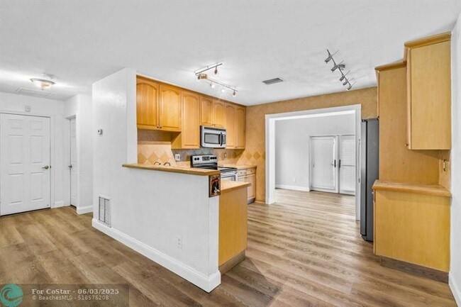 Building Photo - 4528 SW 28th Terrace