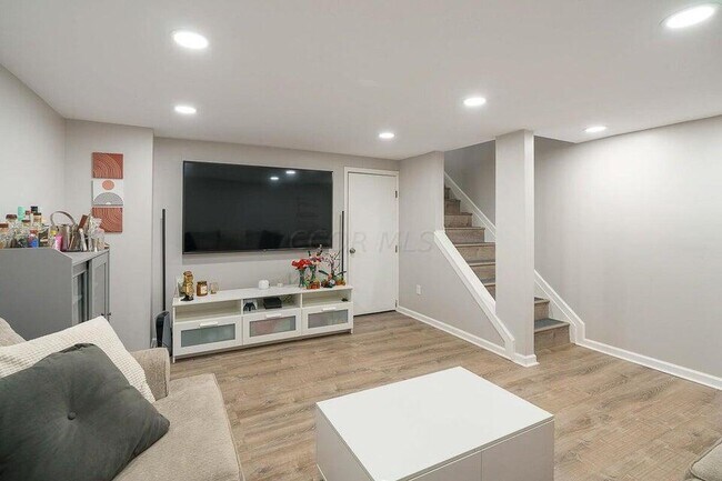 Building Photo - 7867 Meadowhaven Blvd