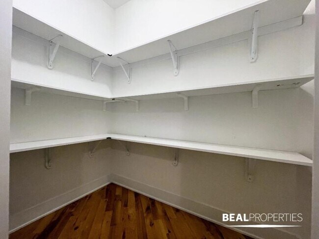 Building Photo - 1 bedroom in EVANSTON IL 60202