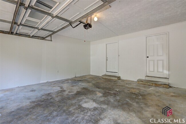 Building Photo - 215 Hubbard St