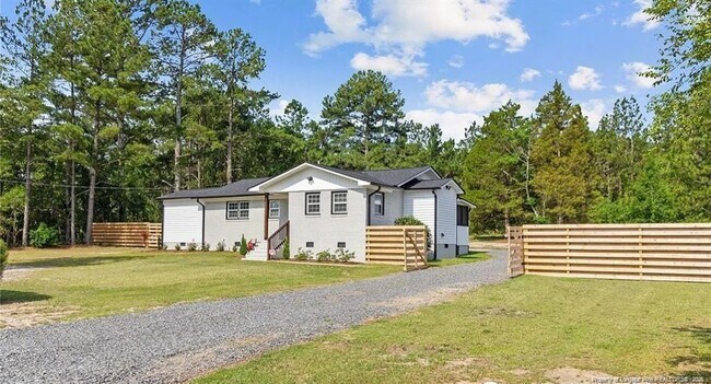 Building Photo - 150 Della Dr
