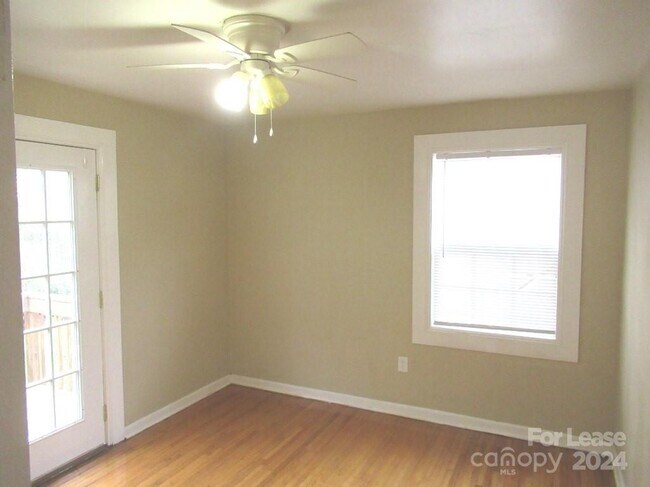 Building Photo - 421 Jennings St