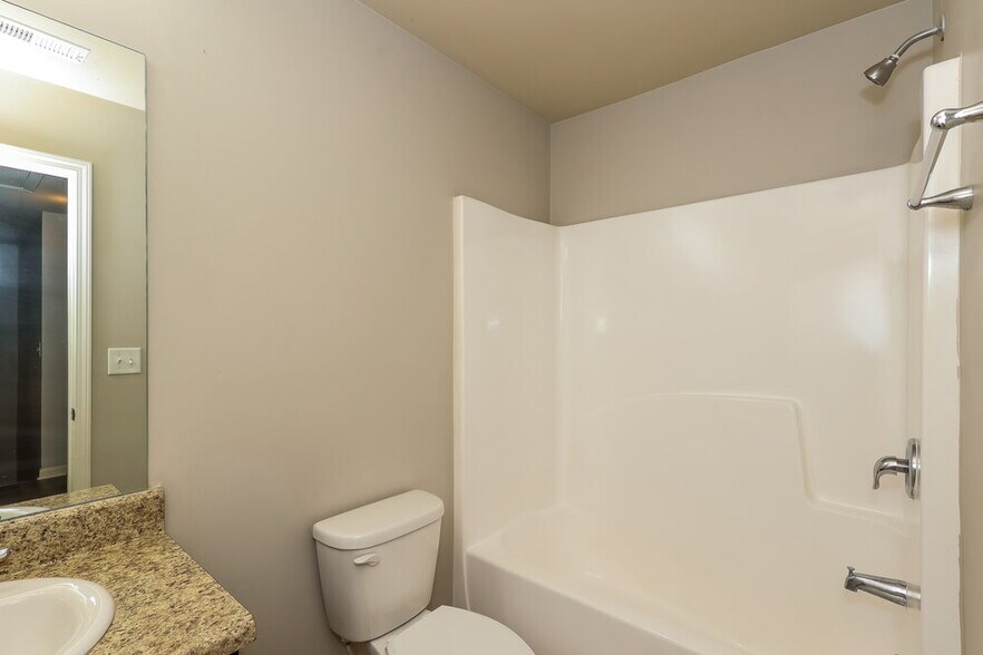 Building Photo - 260 Stillwood Dr