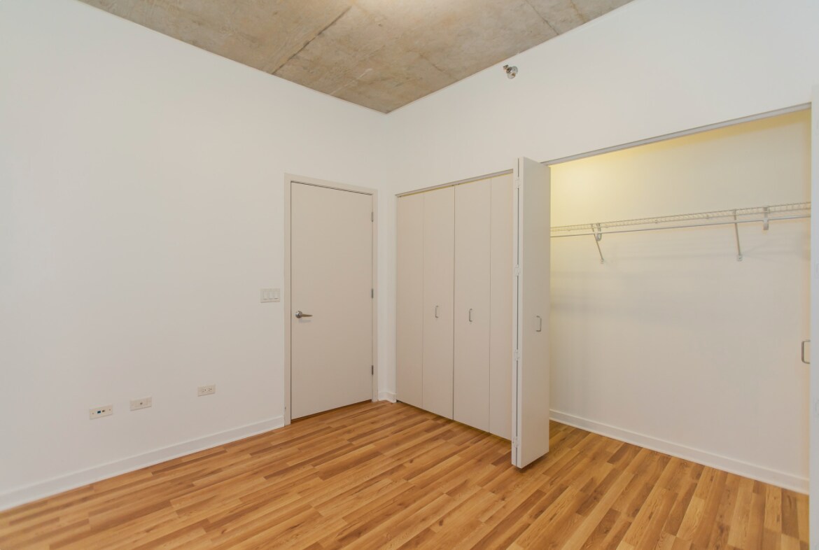 Unit Bedroom - 700 Larrabee N St