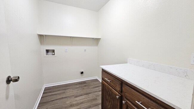 Building Photo - 10303 Old Towne Ln