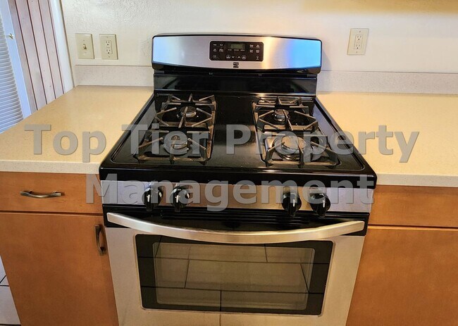 Building Photo - Beautiful 3-bedroom, 2-bathroom home locat...