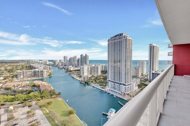 Building Photo - 2602 E Hallandale Beach Blvd