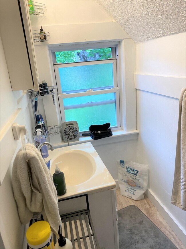 Building Photo - 211 Summer St