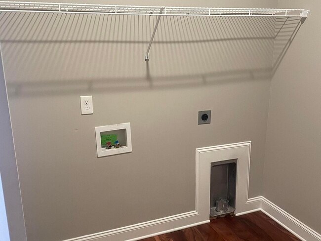 Building Photo - 809 Alpine Pine St