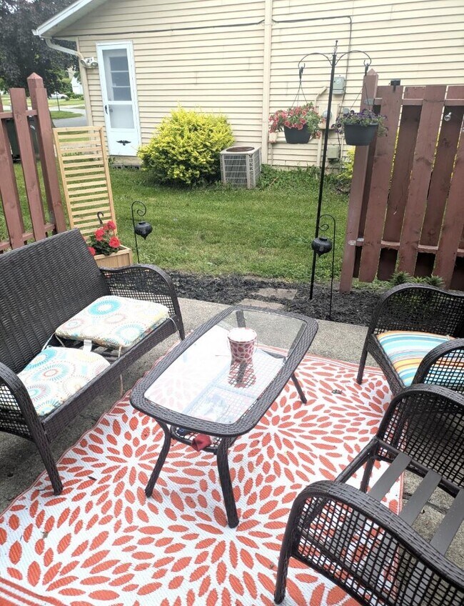 Building Photo - 1440 Prospect St