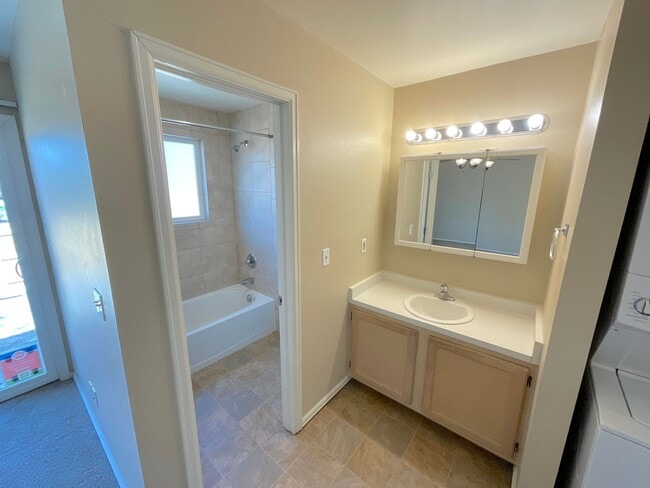 Building Photo - 1 Bedroom Townhome Available Near N Academy Blvd and Vickers Dr!