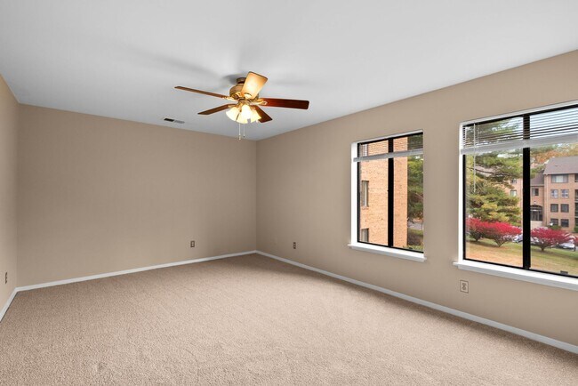 Building Photo - 2 Bed 1 Bath - Georgetown Village Condo - ...