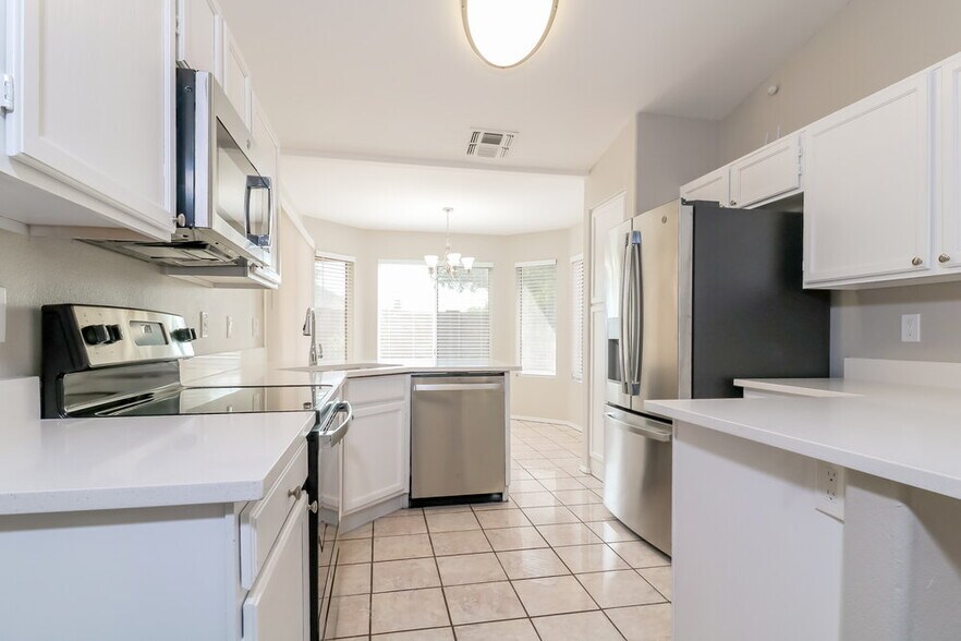 Building Photo - 5537 N 76th Dr