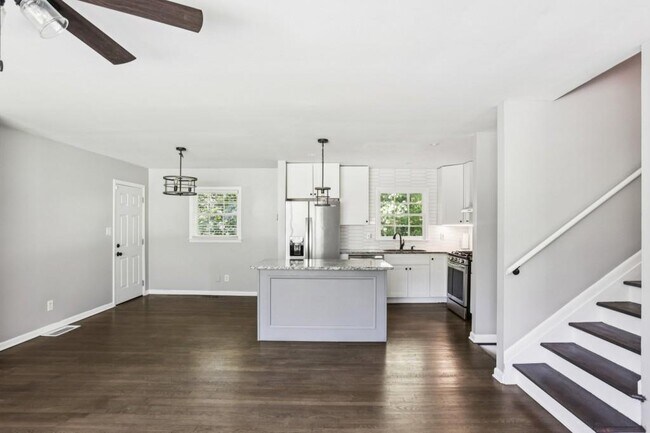 Building Photo - 2647 Hatfield Cir SE