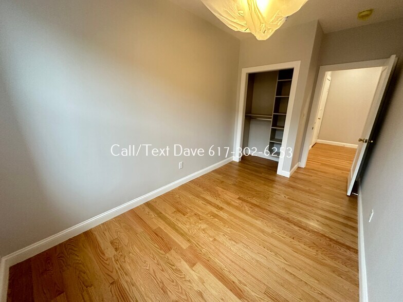 Building Photo - 4 Carol Ave