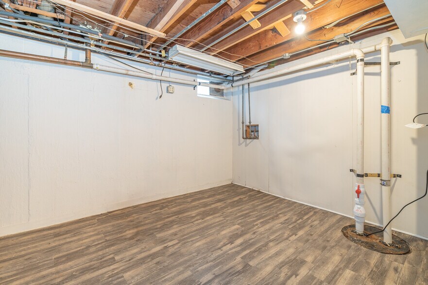 Building Photo - 1700 Bonita Ave