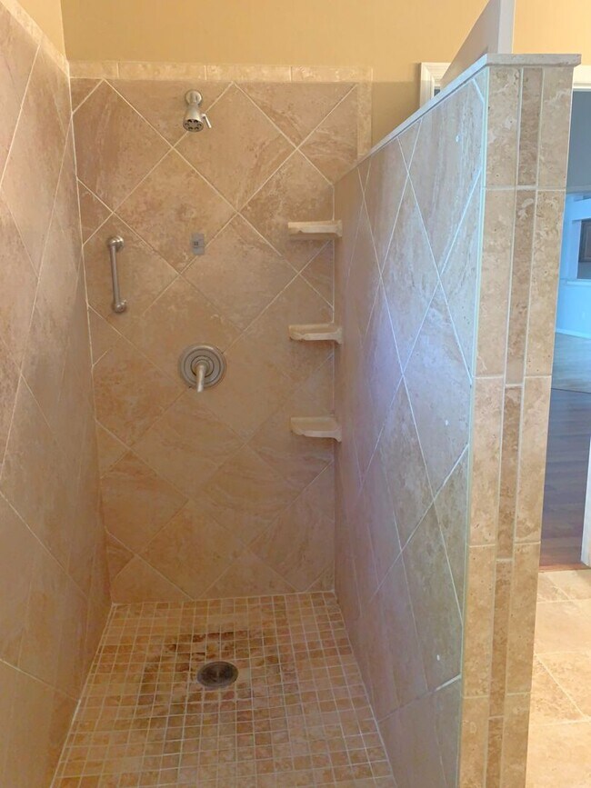 Building Photo - 3/2 Pool Home in Manderley Run