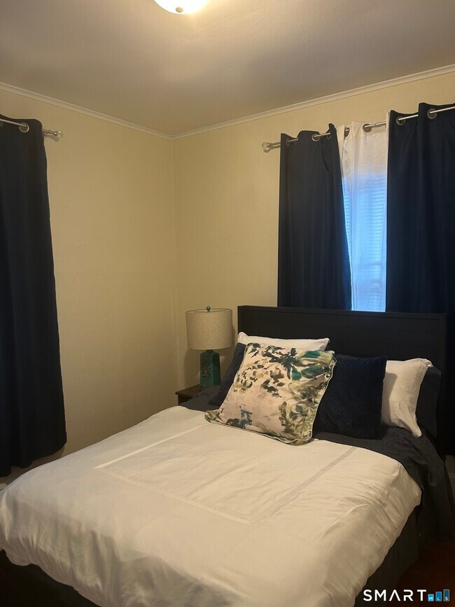 Building Photo - 1946 Chapel St