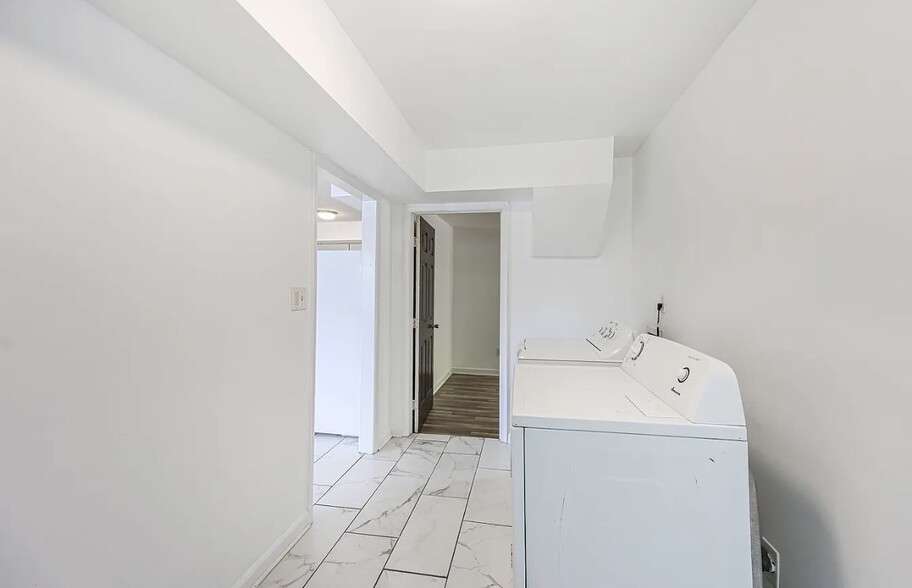 Building Photo - 1208 Louis Ln