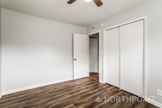 Building Photo - 3 BR/2BA | Newly Renovated Single Family Home |  Front and back yard| Double-long driveways!