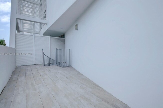 Building Photo - 1577 Bay Rd