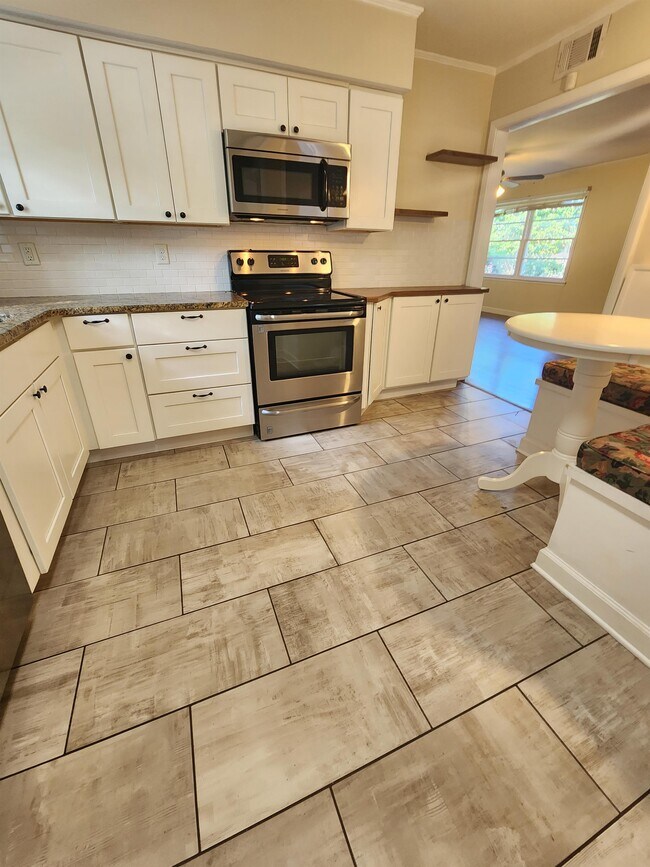 Building Photo - 5014 Spartan Dr