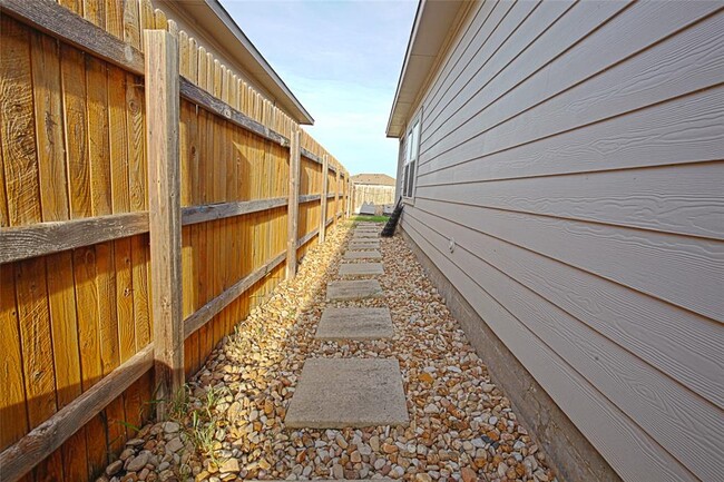 Building Photo - 125 Presidential Path