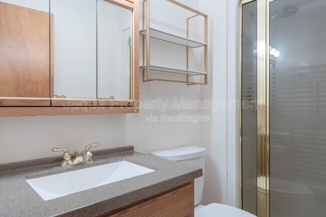 Building Photo - 2726 Applelane Ave