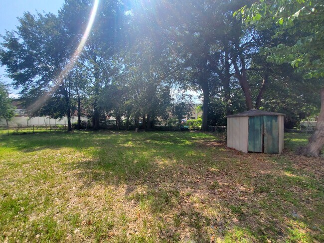 Building Photo - 406 Buie Ct