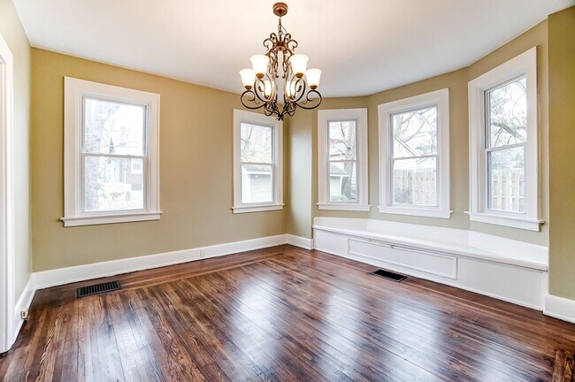 Building Photo - Westwood - Charming 3+ bed 1 bath home freshly updated