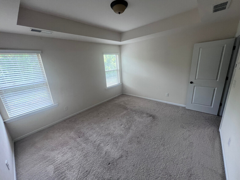 Building Photo - Room in Townhome on Glenburn Ln
