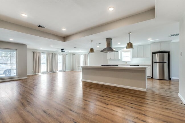 Building Photo - 6230 San Felipe St