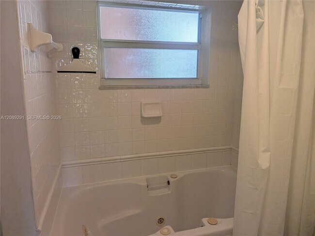 Building Photo - 9471 Evergreen Pl