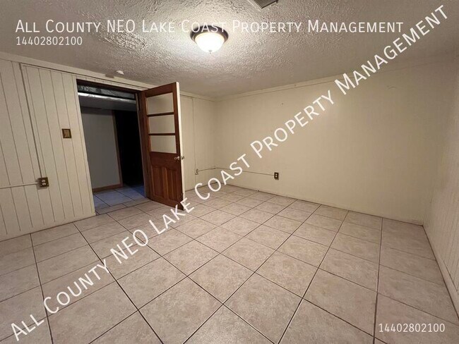 Building Photo - 9953 Shady Ln