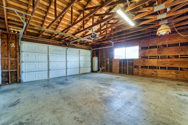 Building Photo - 4 bedroom 2 1/2 bath house in Yuba City