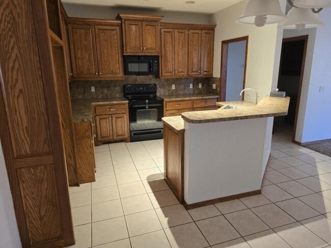 Building Photo - 902 SW 37th St