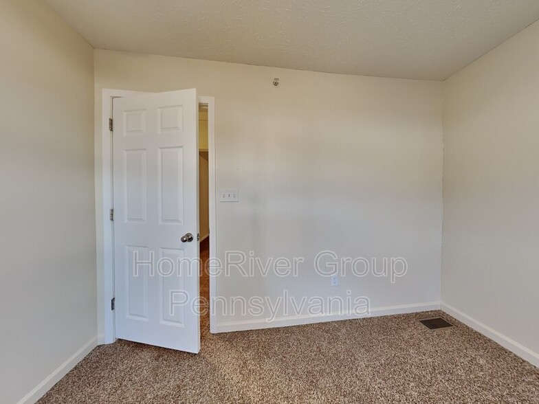 Building Photo - 1505 Canterbury Dr