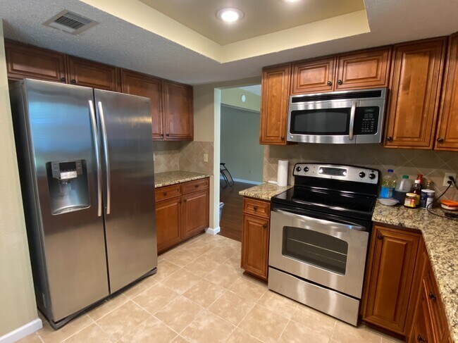 Building Photo - 1619 S Fir Pl