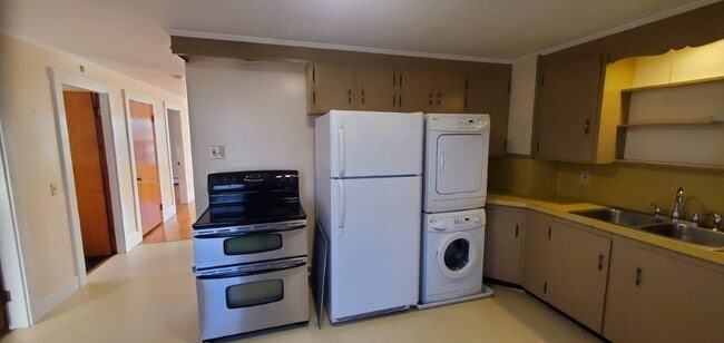 Kitchen - 351 Main St